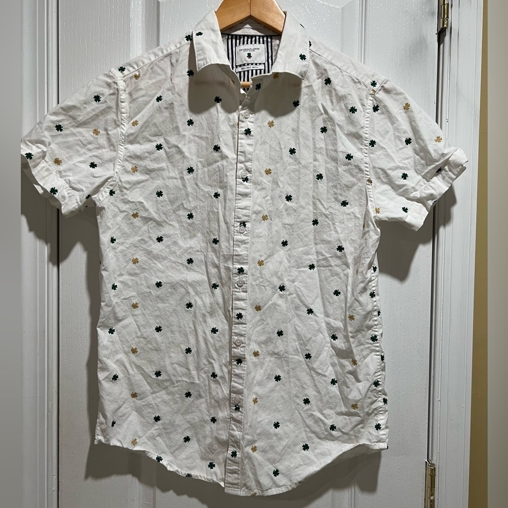 Denim & Flower Mens Button Down Shirt Size:small 4 leaf clover pattern.